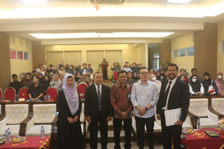 Gelar Kuliah Perdana, PPKn UMM Hadirkan Komisioner Bawaslu dan KPU Kota Malang