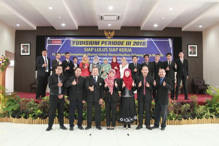 Yudisium Periode III: Prodi PPKn Antarkan 13 Mahasiswa/Mahasiswi Hebat Siap Lulus Siap Kerja