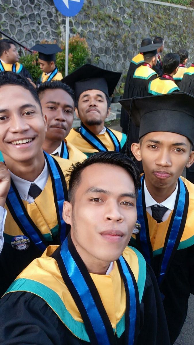 Sembilan Mahasiswa Prodi PPKn Sah Jadi Sarjana Pendidikan